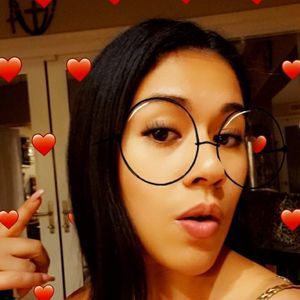 Meet your Posher, Hannia